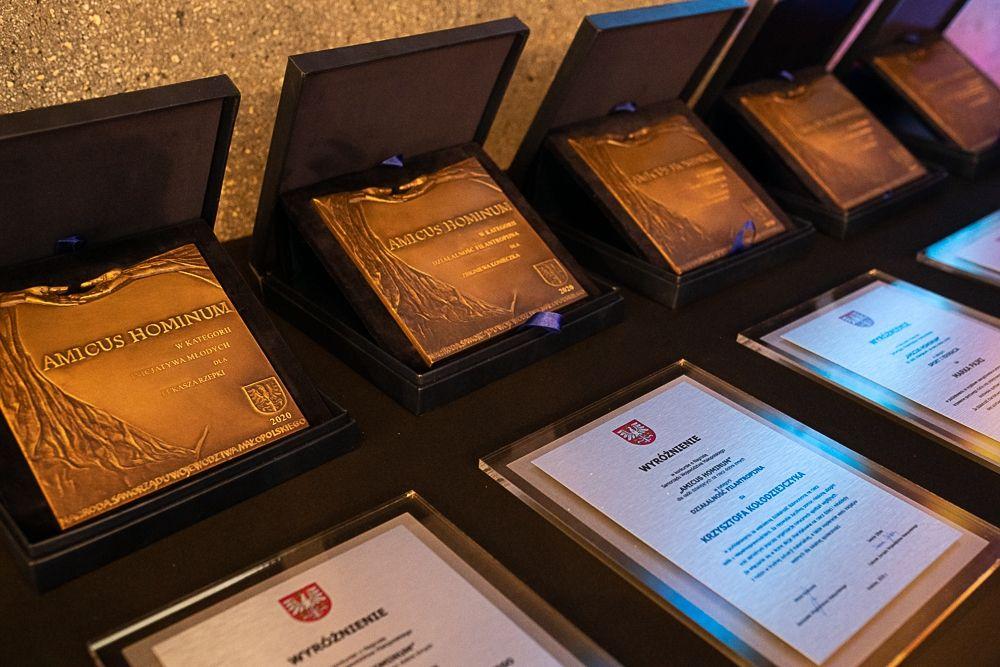 Społecznicy wyróżnieni!  Amicus Hominum dla Magdaleny Gorzelany-Dziadkowiec i Marka Pajki
