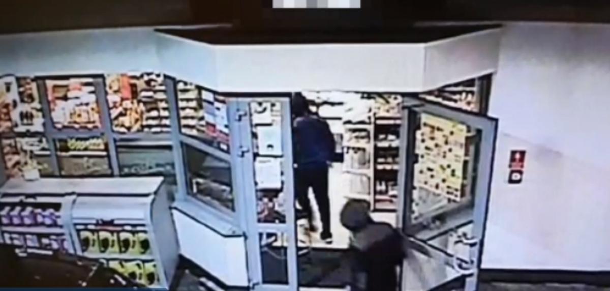 ZATRZYMANI SPRAWCY NAPADU RABUNKOWEGO NA STACJĘ PALIW W BIERTOWICACH