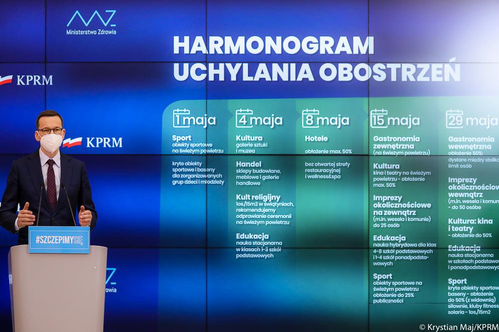 W maju łagodniejsze zasady bezpieczeństwa – jeśli utrzyma się niski wskaźnik zakażeń. Sprawdź harmonogram zmian