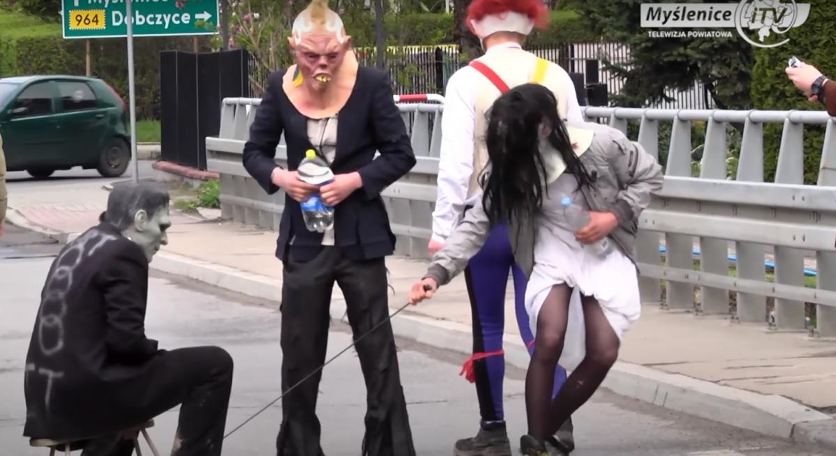 Dziady w Wiśniowej znów nie popsocą w Lany Poniedziałek, ale konkurs na maskę jest nadal aktualny