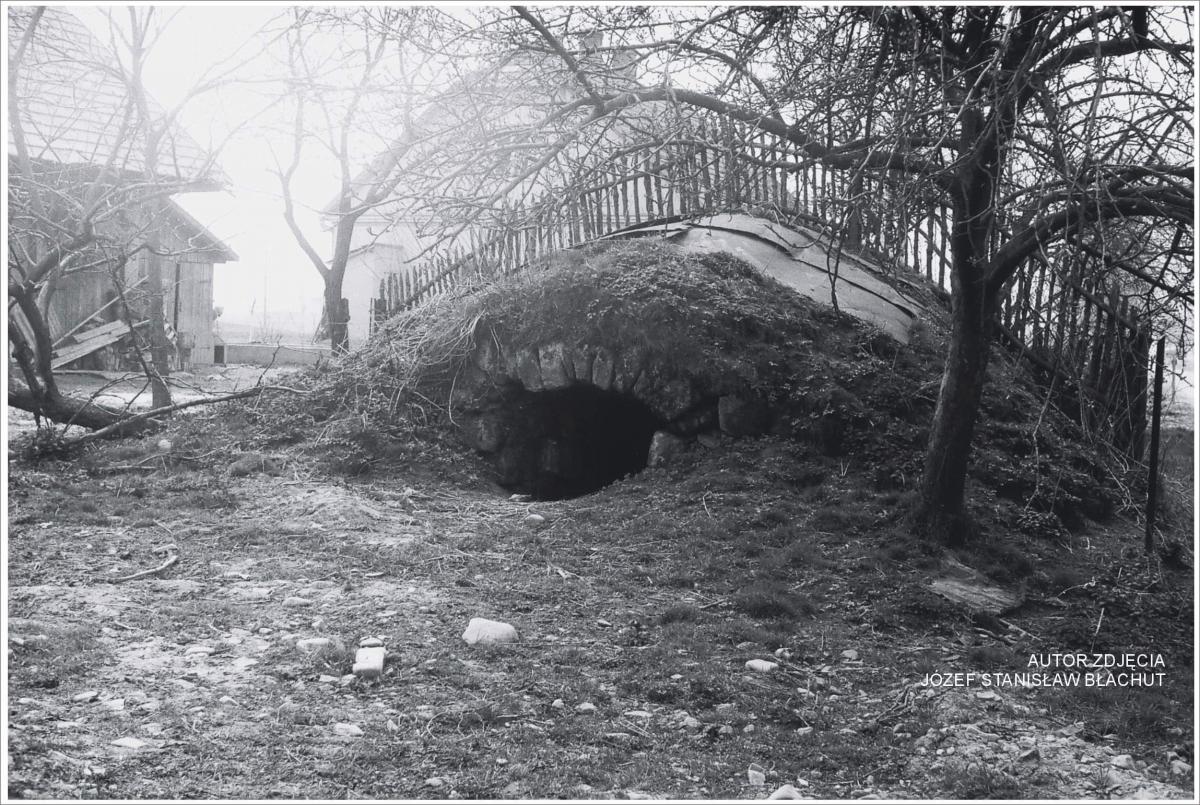 Perły Ziemi Myślenickiej. Ziemianki w Osieczanach 1976 rok