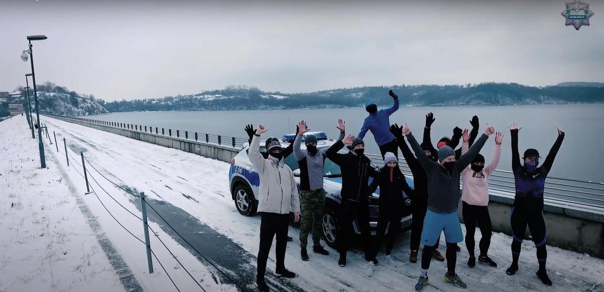 Policjanci z KPP Myślenice pobiegli z pomocą.