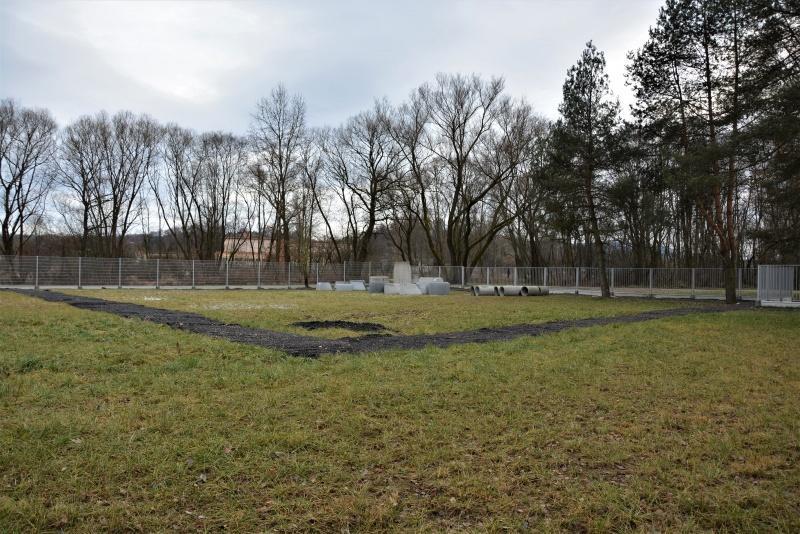 W dobczyckim Parku Miejskim trwają prace nad budową toru trialowego