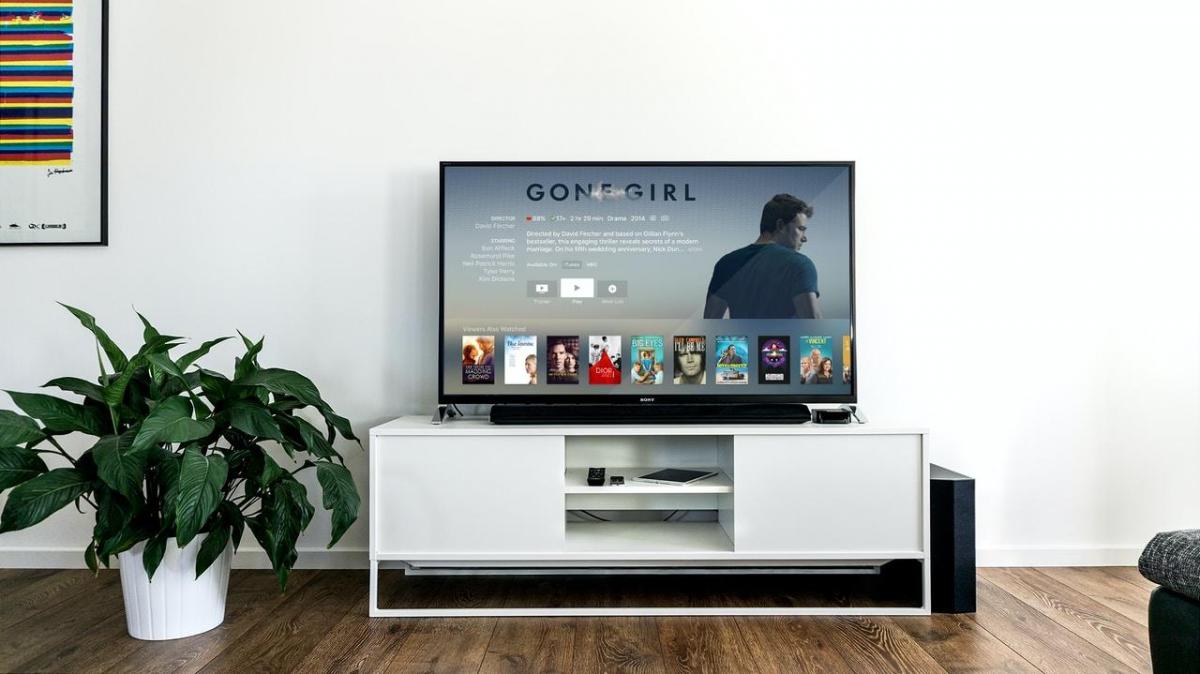 QLED, OLED czy plazma ?- 3 rodzaje telewizorów, które mogą znaleźć się w naszym salonie
