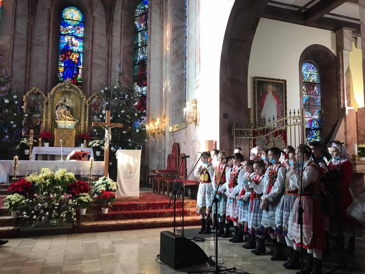 Transmisja mszy świętej z kolędowaniem ZPiT Dobczyce