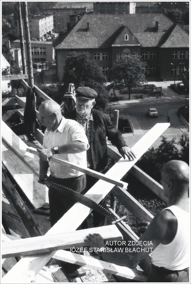 Perły Myślenic. Remont dachu Sanktuarium w Myślenicach lata 70.