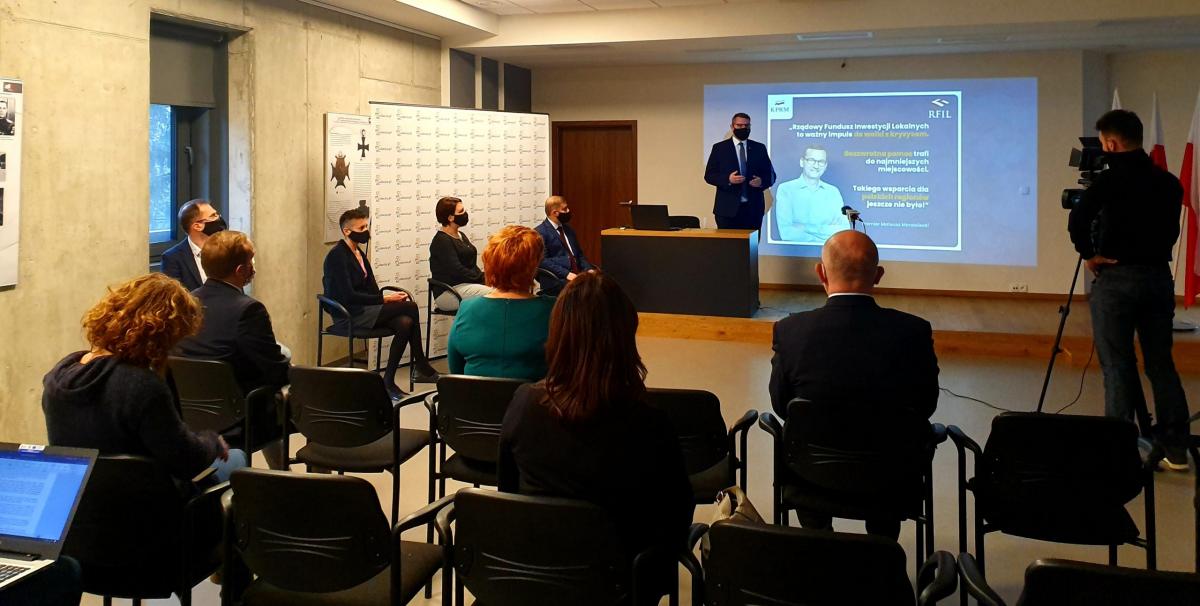 22 miliony z Rządowego Funduszu Inwestycji trafi do gminy Myślenice - konferencja prasowa