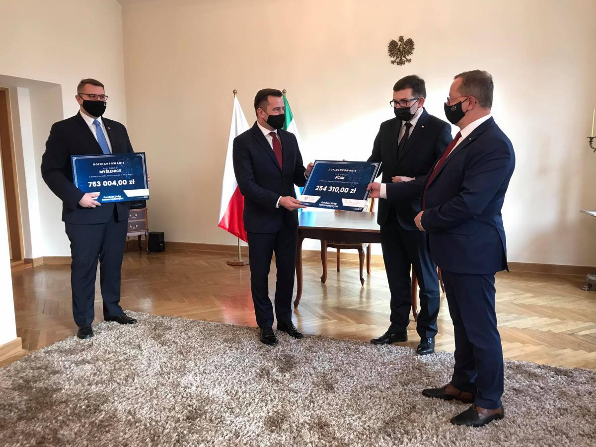 Gmina Pcim i gmina Myślenice z dofinansowaniami z Funduszu Dróg Samorządowych