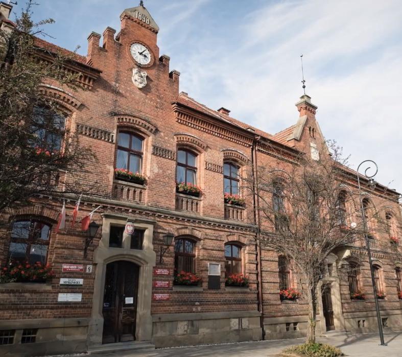 Apel burmistrza Jarosława Szlachetki w sprawie protestów i gwałtownego wzrostu zachorowań