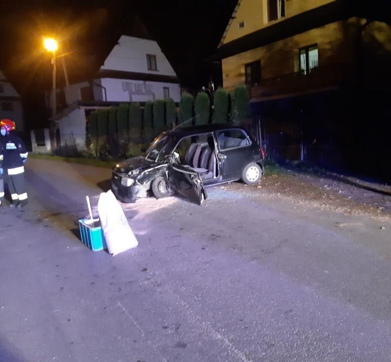 Czołowe zderzenie samochodów w Lubniu