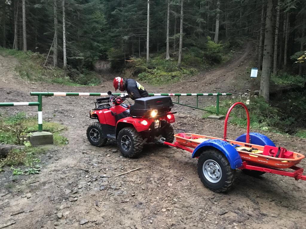 Bysina. Quadem dotarli do rannej osoby i ewakuowali ją w dostępne dla ZRM miejsce