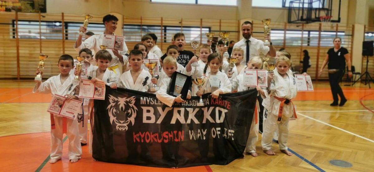 Worek medali dla Myślenickiej Akademii Karate na ogólnopolskim turnieju!