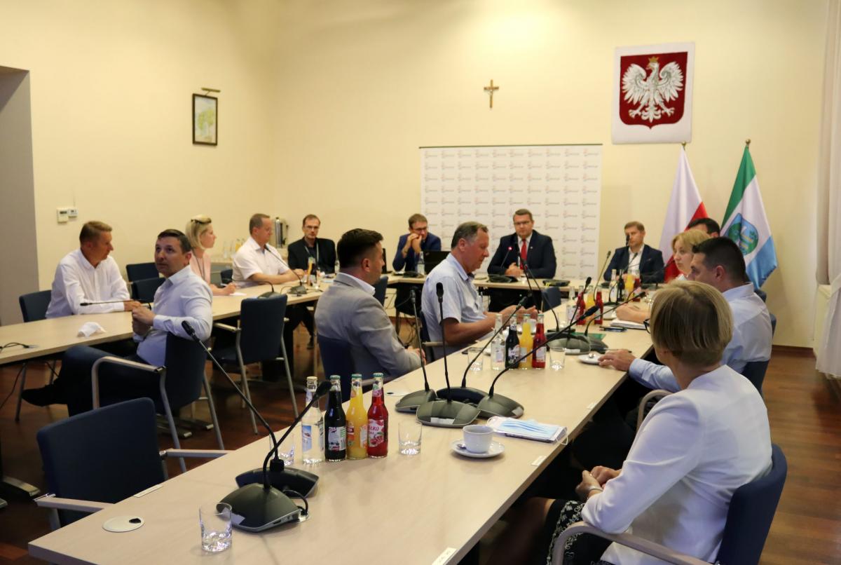 Budowa linii kolejowej relacji Kraków-Myślenice ze wsparciem samorządowców czy bez?