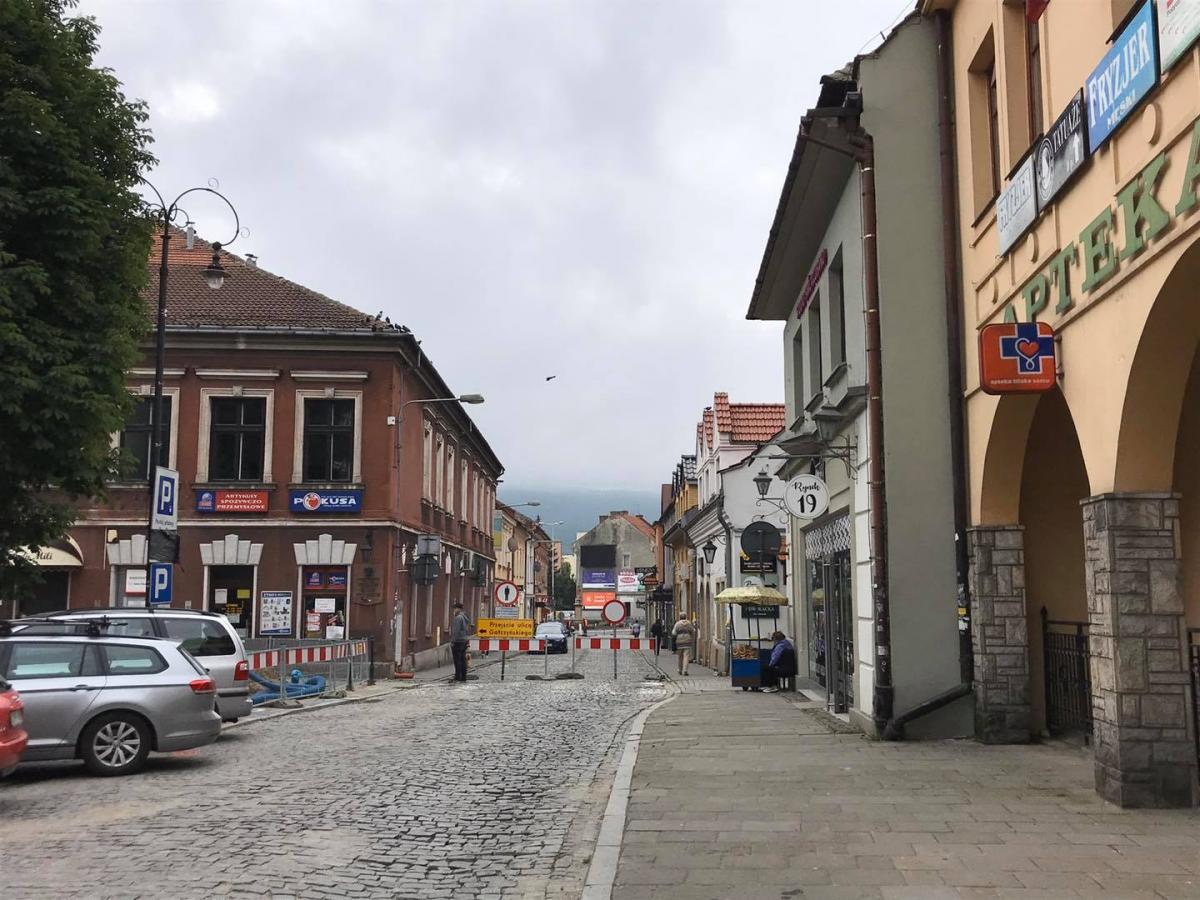 Myślenice. Zamknięta ulica Kościuszki w Rynku