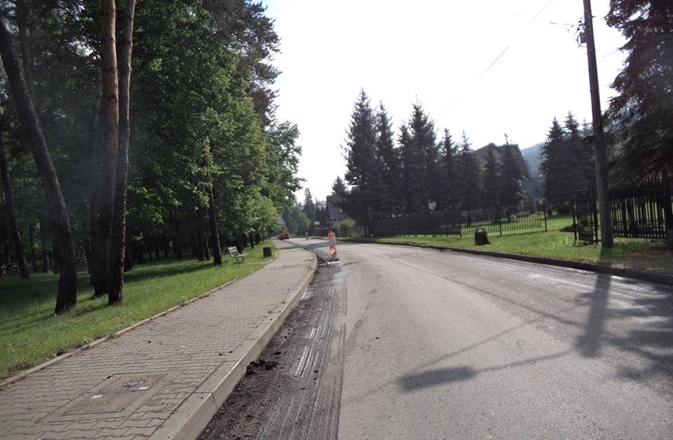 Rozpoczął się remont ulicy Parkowej na Zarabiu na odcinku od skrzyżowania z ul. Zamkową do mostu na potoku Kobylak