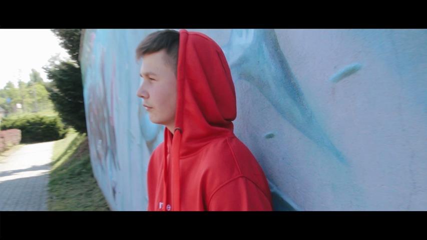 Pcim. 15-letni Kuba rapuje o tym co jego zdaniem ważne