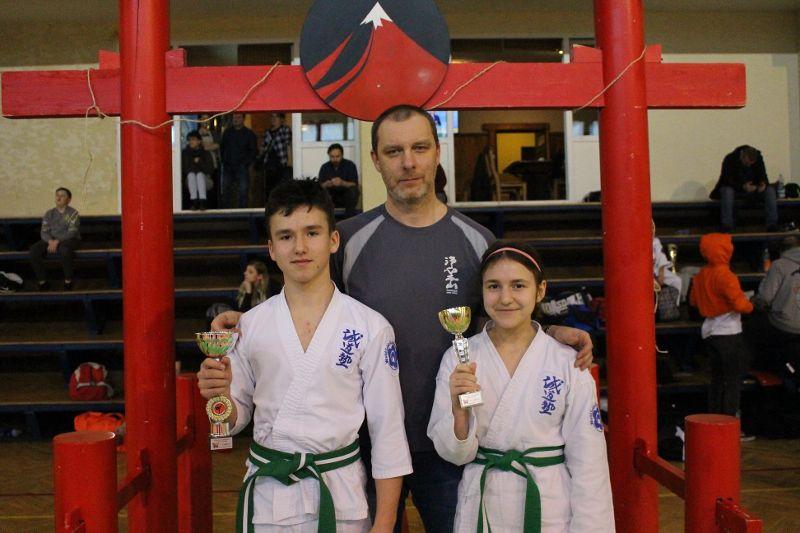 Patrycja Jasek i Jakub Trzciński na podium Pucharu Podbeskidzia Oyama Karate