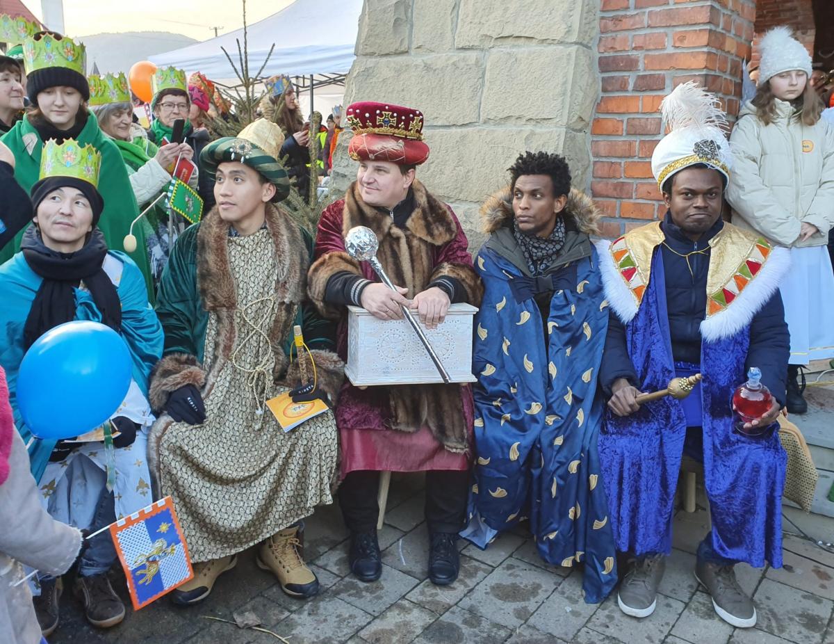 Życzenia pokoju z Betlejem! Orszak Trzech Króli w Lubniu 2020 A.D.