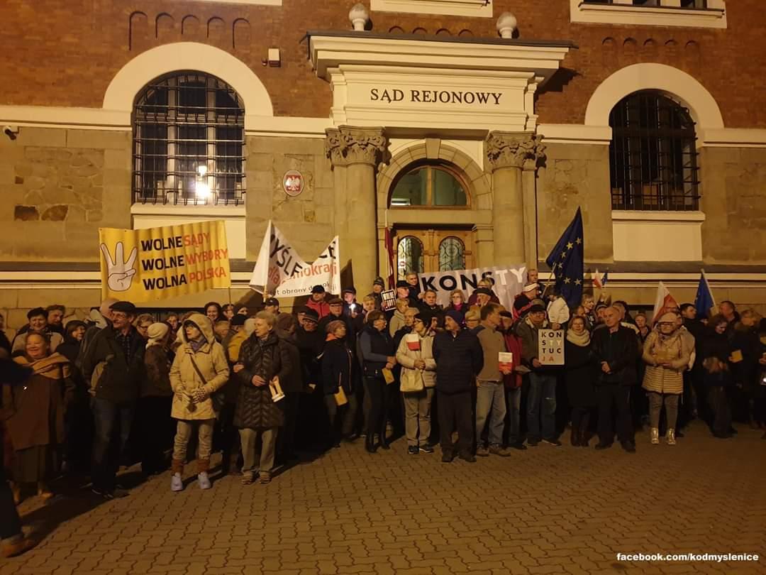 Protest w Myślenicach „Dziś sędziowie – jutro Ty!” – w obronie niezawisłości sędziów