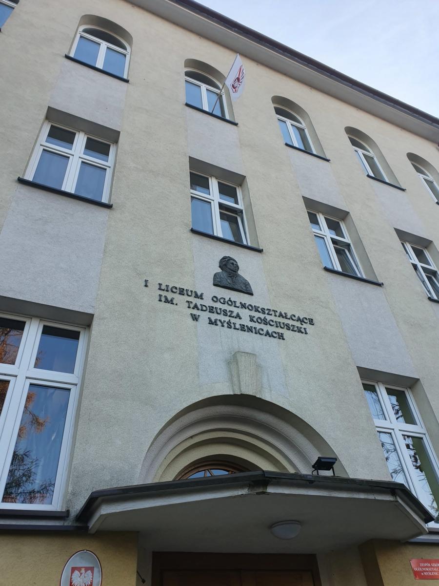 Wolontariusze I Liceum Ogólnokształcącego w Myślenicach aktywni przed Świętami