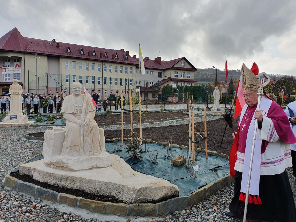 Otwarcie Skweru Pamięci w Lubniu 11.11.2019 roku