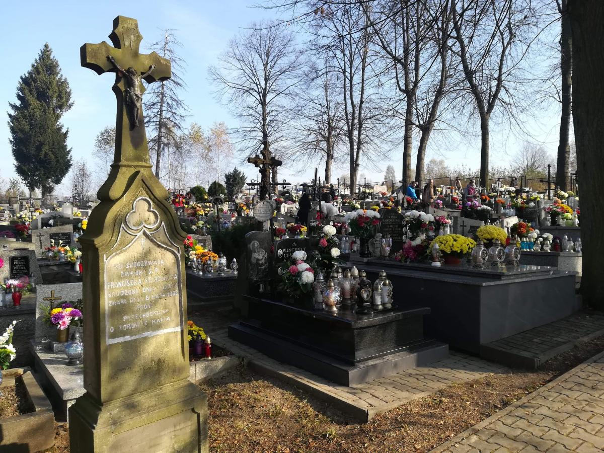Oblicza cmentarzy powiatu myślenickiego 1 listopada 2019