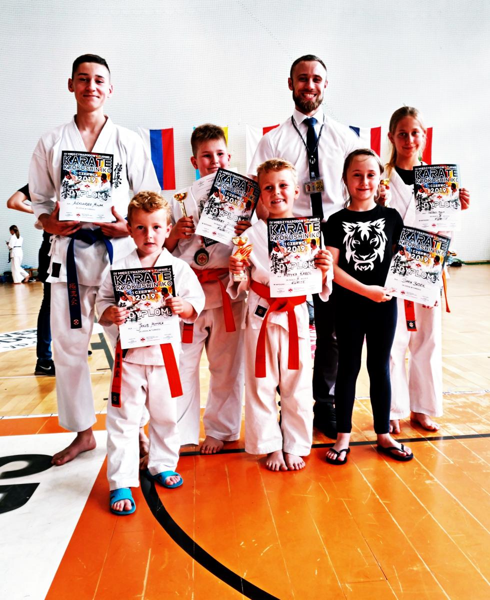 Zawodnicy Myślenickiej Akademii Karate 