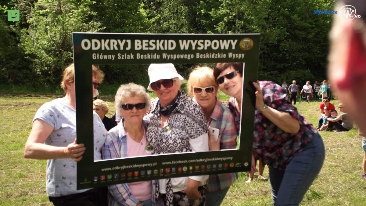 Tłumy na Urbaniej Górzej. A na szczycie śpiew, zabawa i kawał dobrego folkloru