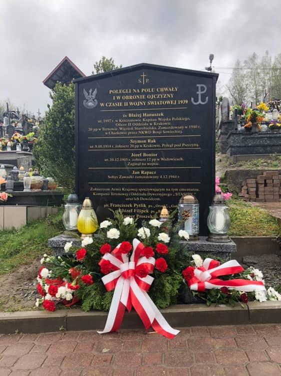 Krzczonów pamięta! Odsłonięcie Obelisku upamiętniającego Bohaterów ...