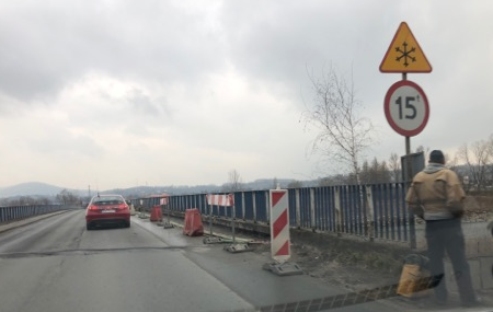 Wypadek przy remoncie mostu w Osieczanach. Mężczyzna spadł z wysokości...