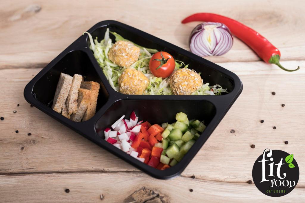 Catering dietetyczny –  czy zapakowane w pudełka, gotowe potrawy mogą być zdrowe?
