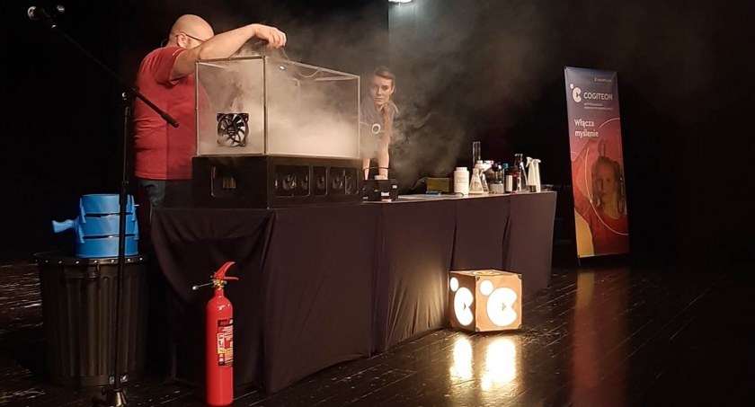 W Myślenickim Ośrodku Kultury i Sportu odbyły się pokazy naukowe dla dzieci ze szkół podstawowych z Gminy Myślenice
