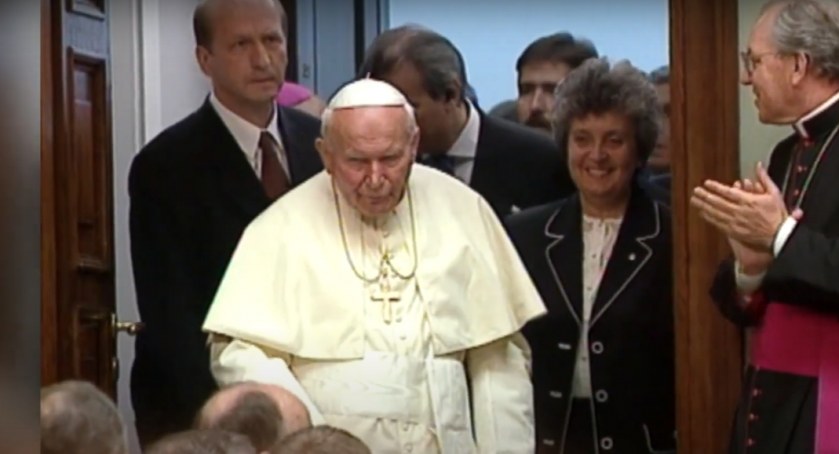 Orędzie marszałek Sejmu Elżbiety Witek o obronie Jana Pawła II