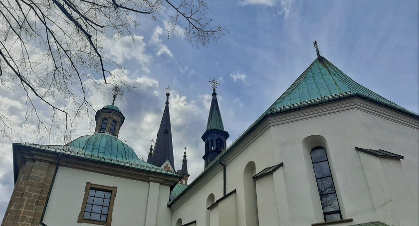 Myślenice.Transmisja Mszy Świętej z Sanktuarium Matki Bożej Pani Myślenickiej - Ekstremalna Droga Krzyżowa 2023