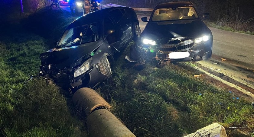 Służby ratunkowe wezwane do kolizji samochodowej w Lipniku dzięki Systemowi eCALL. Sprawdź na czym polega automatyczny system szybkiego powiadamiania o wypadkach drogowych .