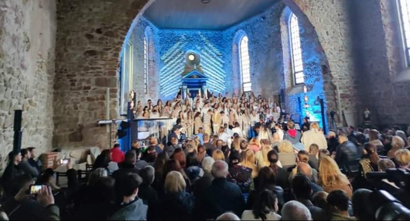 Siepraw. Śpiewają ku chwale Pana ! Koncert Finałowy XVI Warsztatów Gospel w Sieprawiu 