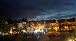 Wakacyjne piątki na myślenickim Rynku. Wraca kino plenerowe a także Potańcówki pod Tereską 