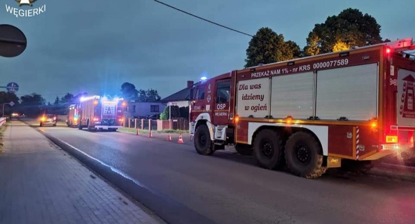 Pożar sadzy w kominie. Cztery zastępy straży w akcji (zdjęcia) 
