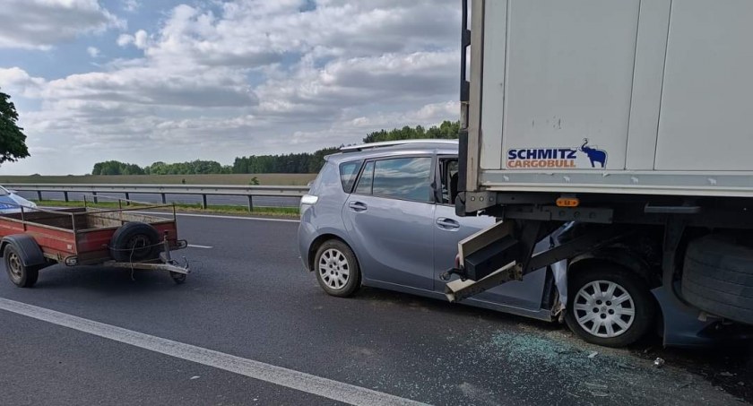 Kolejny wypadek osobówki i ciężarówki na DK 92 (zdjęcia) 