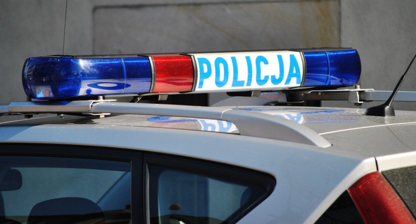 Osobówka potrąciła seniorkę na przejściu dla pieszych we Wrześni