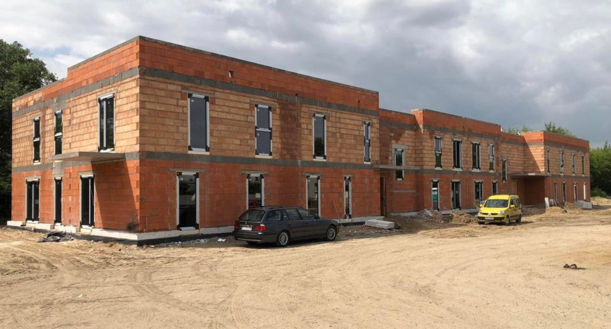 Rośnie budynek komunalny przy ul. Pilskiej we Wrześni (GALERIA) 