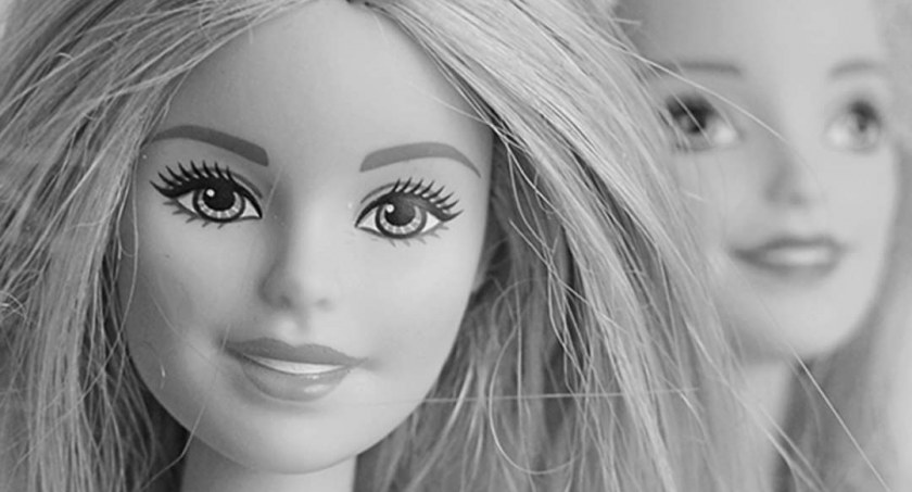 Ministerstwo ostrzega! Uważaj na selfie z Barbie 