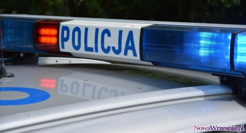 Podczas ulewy stracił panowanie nad pojazdem i zatrzymał się w rowie 