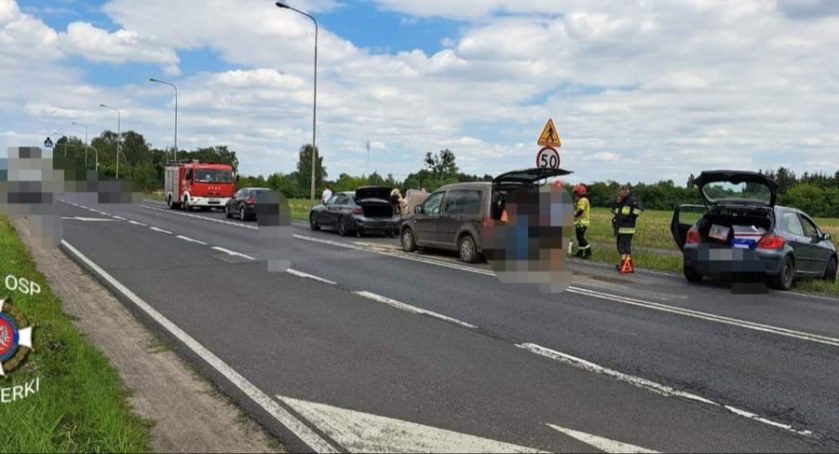 Kolizja trzech pojazdów na ul. Sikorskiego (zdjęcia) 
