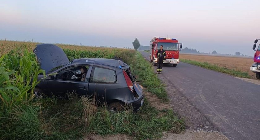 Z Regionu: Tragiczny wypadek osobówki. Nie żyje 32-latek (zdjęcia) 