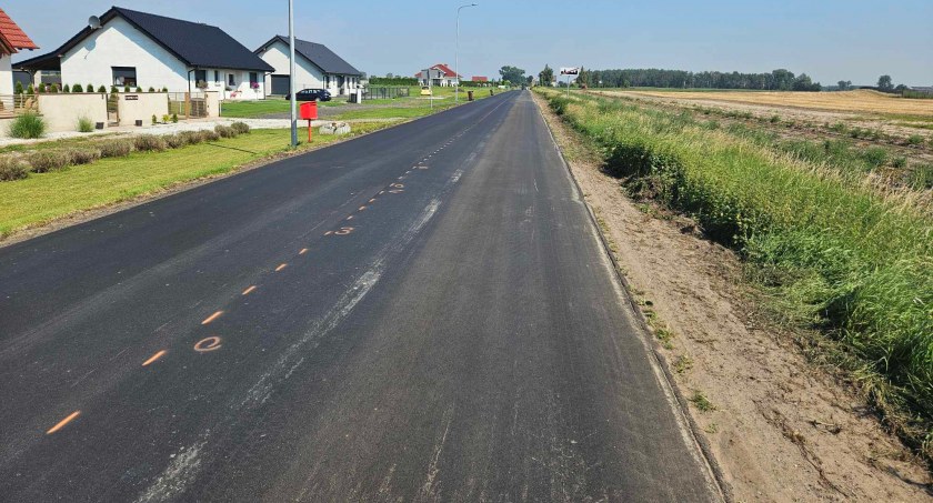 Prawie kilometr nowej nawierzchni na drodze powiatowej 
