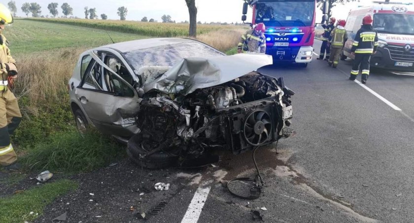 Groźny wypadek osobówek na drodze krajowej 15! (zdjęcia) 