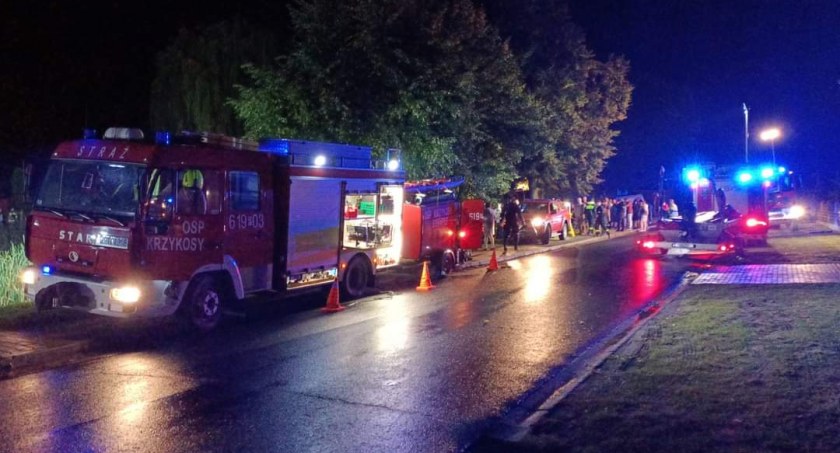 Tragiczna noc w Pięczkowie. Nie żyje mężczyzna (zdjęcia) 