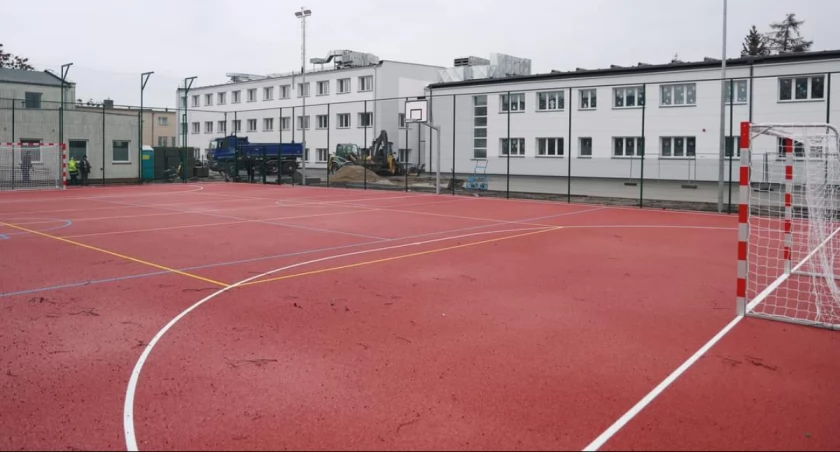 Prezent dla uczniów SSP nr 6. Nowe boisko gotowe 