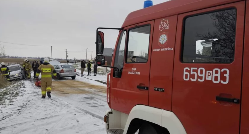 Szklanka na drogach. Kolizja osobówek w Marzeninie 